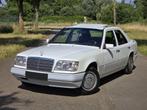 Mercedes E200 W124 benzine schuifdak, Auto's, Oldtimers, Voorwielaandrijving, 4 deurs, Stof, Radio
