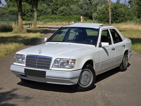 Mercedes E200 W124 benzine schuifdak, Auto's, Oldtimers, Bedrijf, Te koop, ABS, Lichtmetalen velgen, Radio, Mercedes-Benz, Benzine