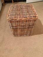 Rieten kruk, Huis en Inrichting, Woonaccessoires | Schalen en Manden, Ophalen, Zo goed als nieuw, Vierkant