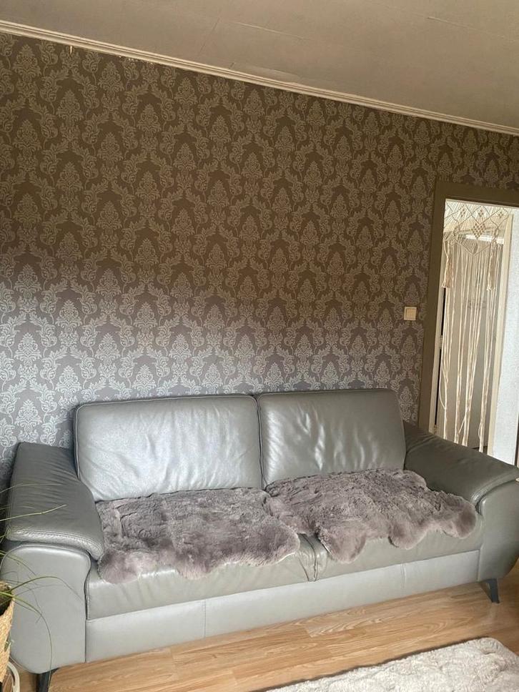 Hendel&Hazel Moderne mooie lederen taupe zetel Moet snel weg, Huis en Inrichting, Zetels | Zetels en Chaises Longues, Gebruikt