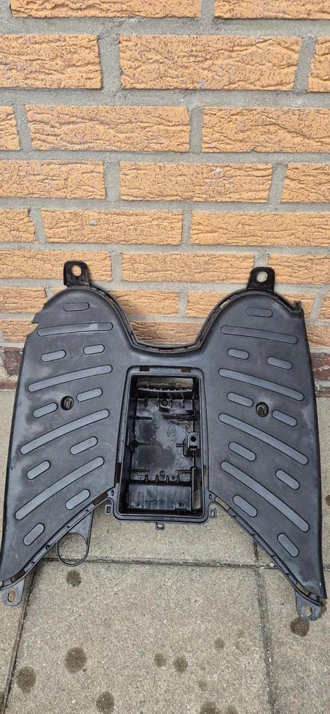 Voetkap Peugeot kisbee 50cc scooter, Fietsen en Brommers, Brommeronderdelen | Algemeen, Zo goed als nieuw, Carburateur, Ophalen of Verzenden