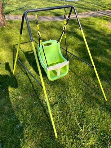 Babyschommel met metalen frame beschikbaar voor biedingen