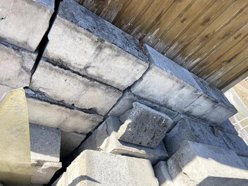 GRATIS Betonblokken  hol - 39cm x 19cm x 19cm met mortelrest, Doe-het-zelf en Bouw, Metselstenen, Gebruikt, Beton, Ophalen