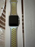 Apple Watch Sport (eerste generatie) zilver 42mm, Handtassen en Accessoires, Hoogte, Gebruikt, Ophalen of Verzenden, Zilver