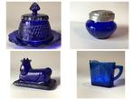 Plat(s) Mosser bleu cobalt vintage (4) - Verre, Antiquités & Art, Enlèvement ou Envoi