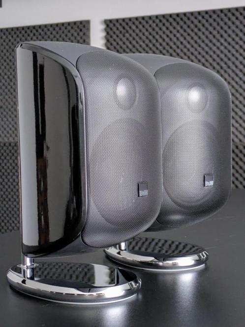 B&W M1, chique en compact, met voet + muurbeugel, 4 st besch, Audio, Tv en Foto, Luidsprekerboxen, Gebruikt, Front, Rear of Stereo speakers
