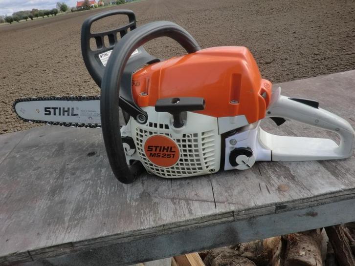 Stihl MS251/C  kettingzaag nette staat, Tuin en Terras, Hand-tuingereedschap, Zo goed als nieuw, Overige soorten, Ophalen