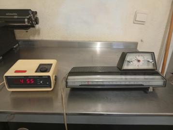 Vintage wekkerradio die moet worden gereviseerd  beschikbaar voor biedingen