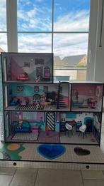Maison de poupée LOL avec meubles en bon état, Enfants & Bébés, Maison de poupées, Enlèvement, Utilisé