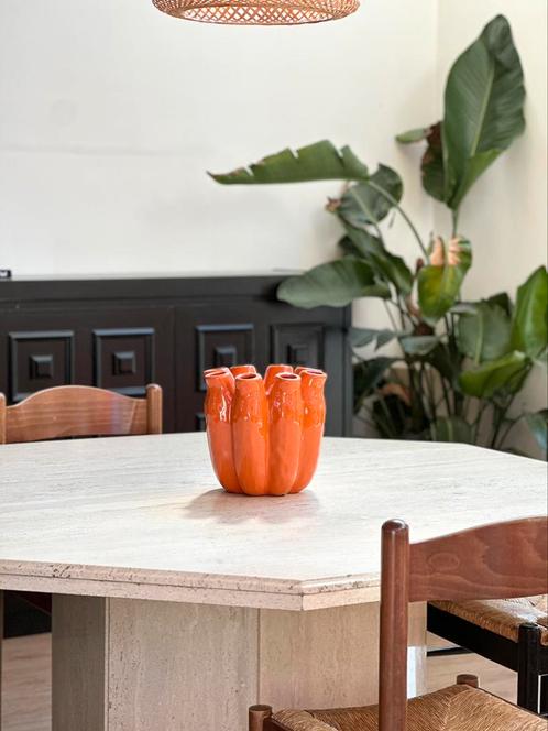 Tulpenvaas door Daan Kromhout, Huis en Inrichting, Woonaccessoires | Vazen, Steen, Ophalen