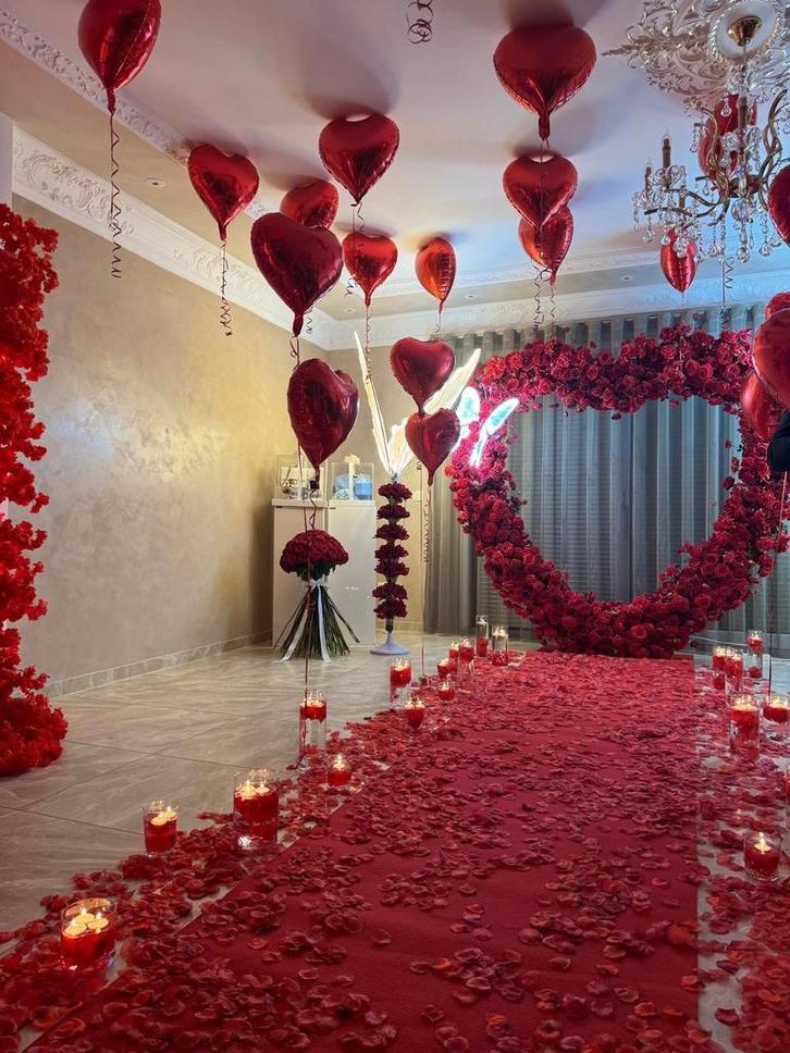 Romantische Rode Hartboog met „Marry Me”, Hobby en Vrije tijd, Feestartikelen | Verhuur