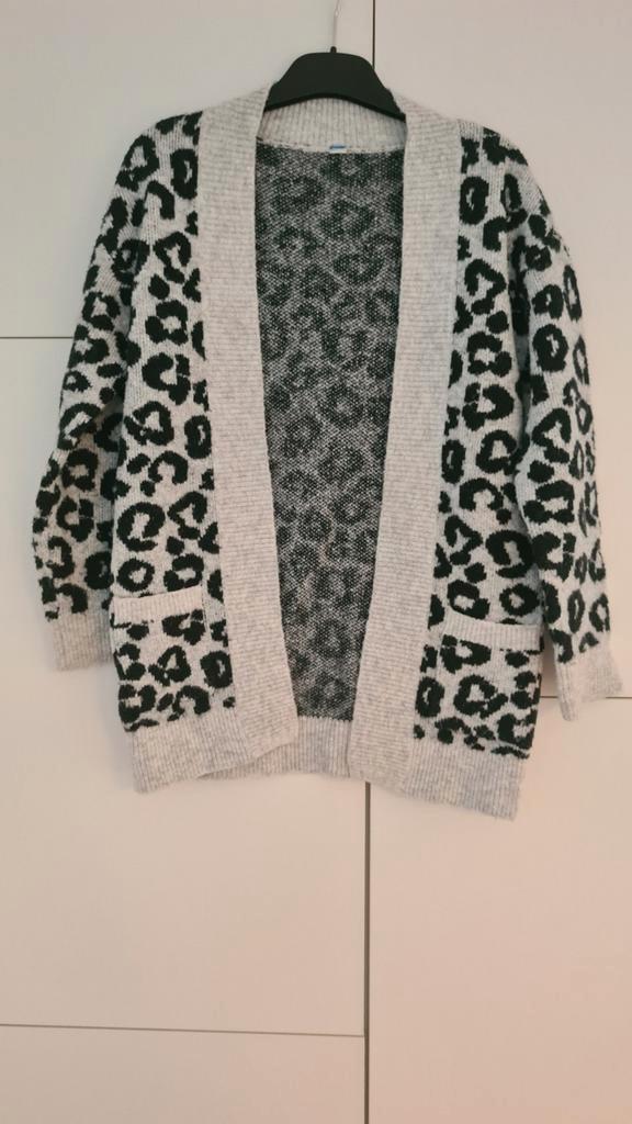 Gebreide open gilet maat 134/140, Kinderen en Baby's, Kinderkleding | Maat 134, Gebruikt, Meisje, Trui of Vest, Ophalen of Verzenden