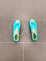 Adidas voetbalschoenen in 43 een derde, Schoenen, Zo goed als nieuw