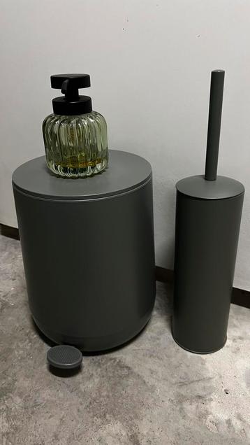 Set voor wc beschikbaar voor biedingen