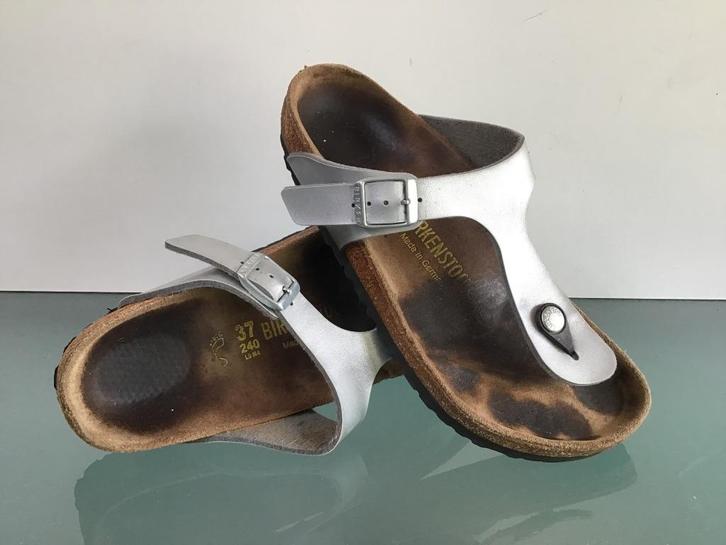 Gratis Verzenden | Birkenstock Gizeh zilveren slippers 37, Kleding | Dames, Schoenen, Zo goed als nieuw, Slippers, Overige kleuren