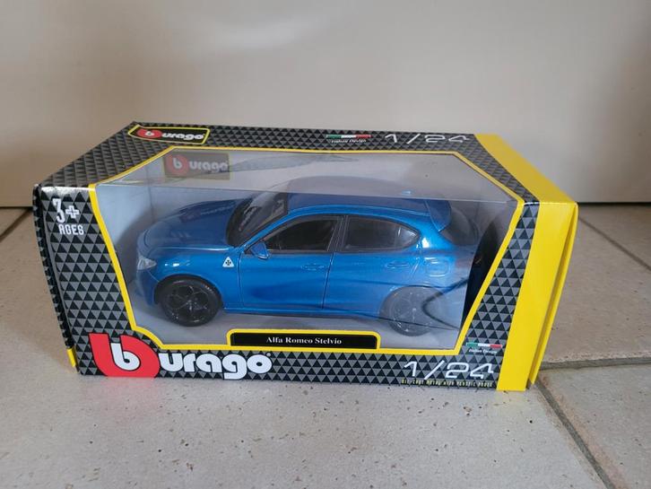 Alfa romeo Stelvio, Hobby en Vrije tijd, Modelauto's | 1:24, Zo goed als nieuw, Auto, Burago, Ophalen of Verzenden