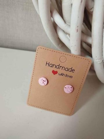 Licht roze oorbelletjes met glittertje  beschikbaar voor biedingen