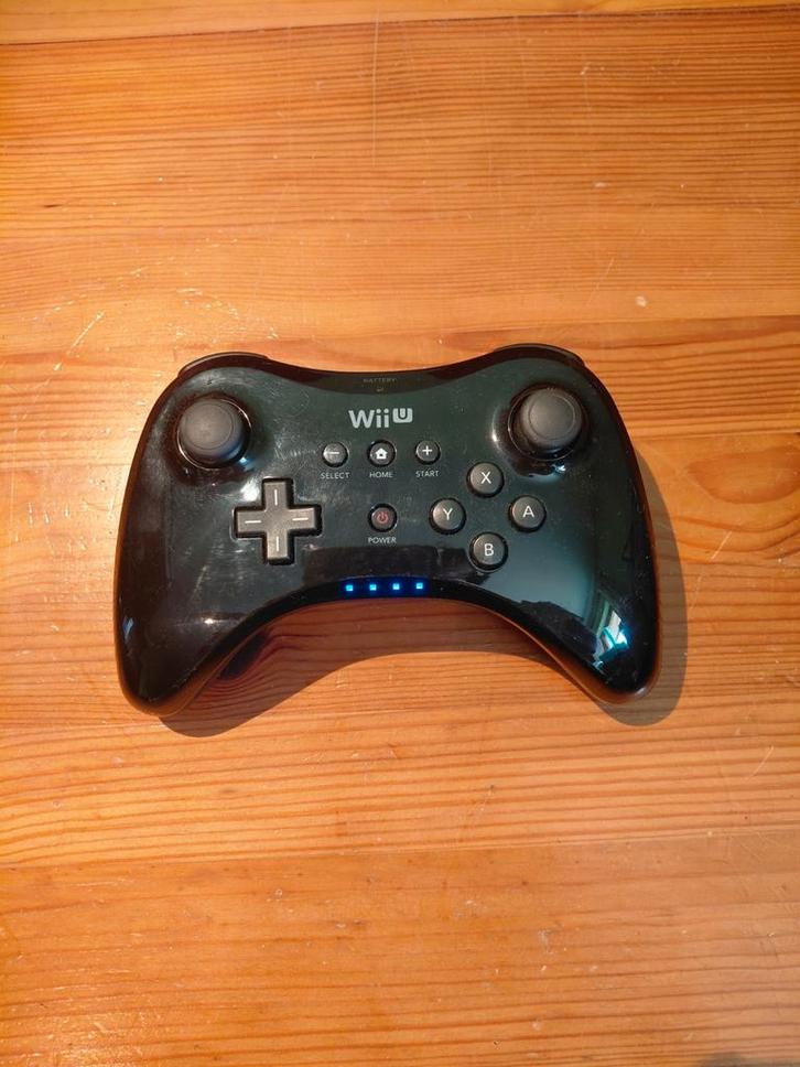 Wii U pro-controller, Games en Spelcomputers, Spelcomputers | Nintendo Consoles | Accessoires, Zo goed als nieuw, Wii, Ophalen of Verzenden