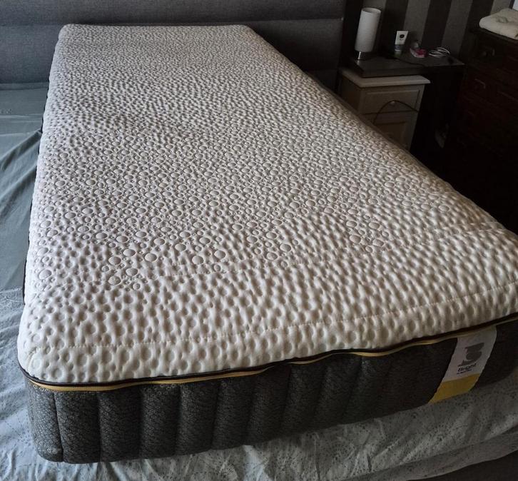 Ideaal voor op kot! Matras 200x90 medisch traagschuim, Huis en Inrichting, Slaapkamer | Matrassen en Bedbodems, Zo goed als nieuw