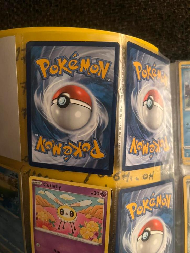 Pokémon/Yughi-Oh. ET COLL., Hobby & Loisirs créatifs, Jeux de cartes à collectionner | Pokémon, Utilisé, Plusieurs cartes, Enlèvement ou Envoi