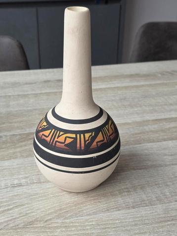 Kleine vintage vaas beschikbaar voor biedingen