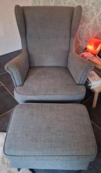 Ikea Strandmon zetel met poef.  Goed onderhouden., Huis en Inrichting, Fauteuils, Ophalen, Zo goed als nieuw