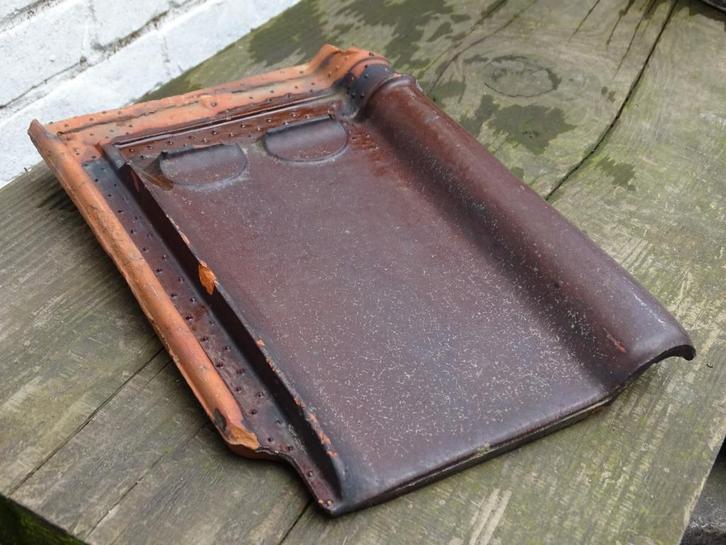 Oude dakpannen Pottelberg stormpan type 44 bruin geglazuurd, Antiquités & Art, Antiquités | Céramique & Poterie, Enlèvement