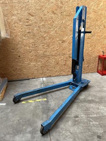 Motor takel beschikbaar voor biedingen
