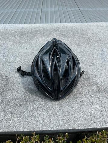 MET fietshelm beschikbaar voor biedingen