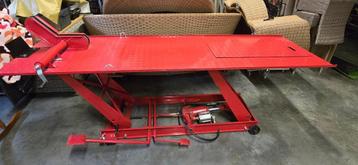 HBM 300 Motorheftafel Hydraulisch en Pneumatisch  beschikbaar voor biedingen