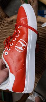 Honda collectoritem schoenen speciaal gemaakt voor autosalon, Ophalen