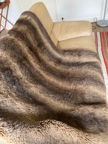 Nep bont, zacht, synthetisch 180x150cm 2,2kg beschikbaar voor biedingen