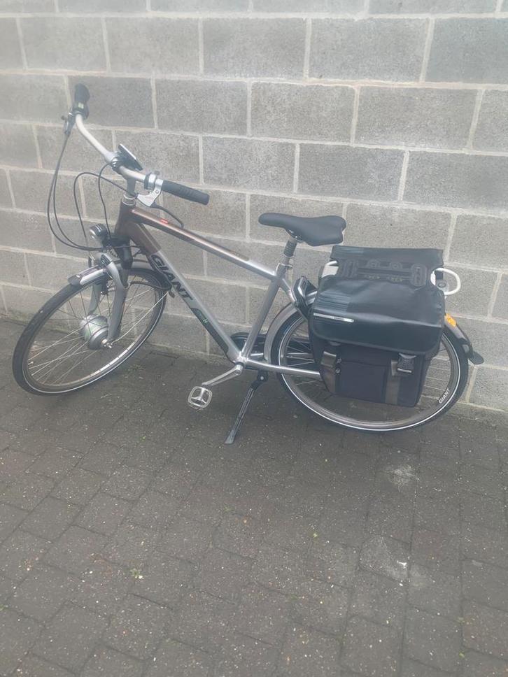 Giant Twist elektrische fiets – 2 accu’s, Fietsen en Brommers, Elektrische fietsen, Zo goed als nieuw, Giant, 50 km per accu of meer