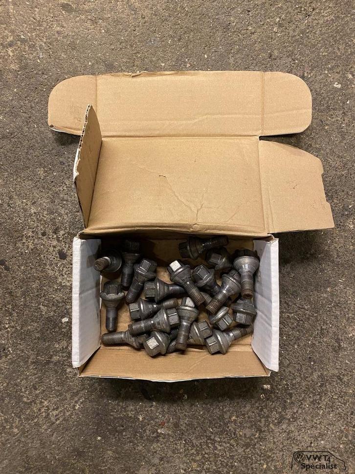 Renault Master 2010-2022 wielbouten wielbout (Opel Movano, N, Auto-onderdelen, Overige Auto-onderdelen, Gebruikt, Ophalen of Verzenden