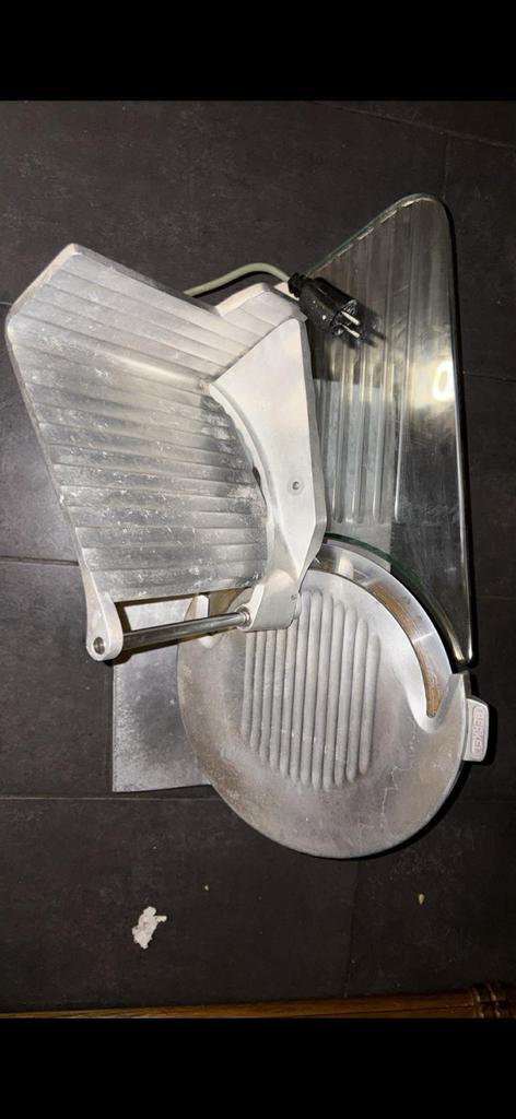 Trancheuse, Electroménager, Machines à pain, Comme neuf, Avec minuteur, 1600 grammes de pâte ou plus, Enlèvement ou Envoi