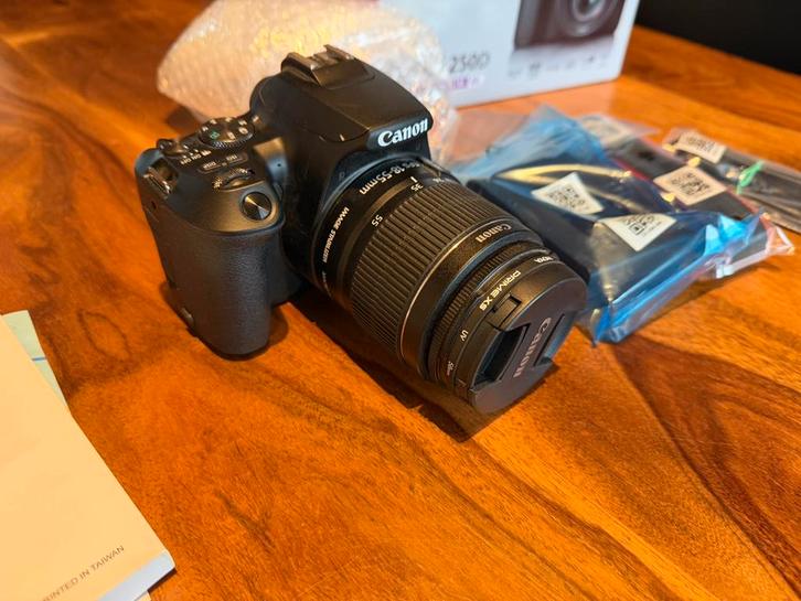 Canon Eos250D - EF-S 18-55 IS STM Kit (10 stuks beschikbaar), TV, Hi-fi & Vidéo, Appareils photo numériques, Comme neuf, Canon