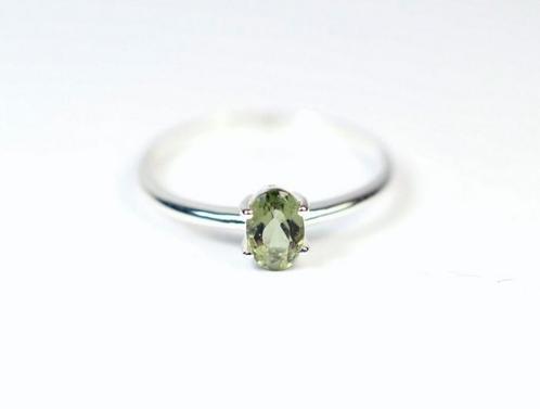 Zilveren ring met Moloviet steen, Handtassen en Accessoires, Ringen, Zo goed als nieuw, Zilver, Ophalen