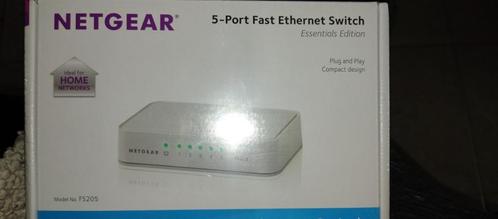 Commutateur Ethernet rapide NETGEAR à 5 ports Essentials TYP, Informatique & Logiciels, Commutateurs réseau, Neuf, Enlèvement ou Envoi