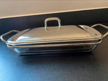 Ovenschotel met verzilverd houder/ deksel beschikbaar voor biedingen
