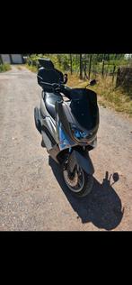 Yamaha nmax 125 cc  a vendre cause d3 santé, Fietsen en Brommers, Scooters | Yamaha, Ophalen, Zo goed als nieuw