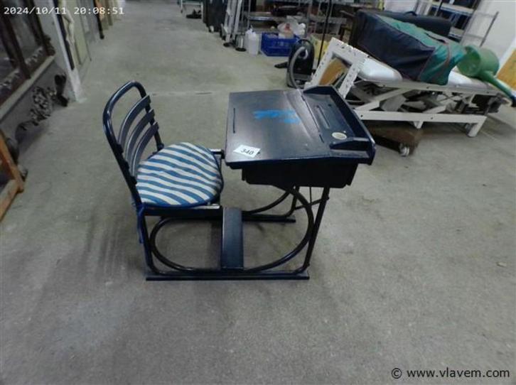 2 Vintage schoolbankjes in zeer goede staat!, Huis en Inrichting, Bureaus, Gebruikt, Bureau, Ophalen