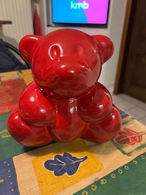Un ours en faïence émaillée rouge dessiné par Rik, Antiquités & Art, Antiquités | Céramique & Poterie, Enlèvement ou Envoi