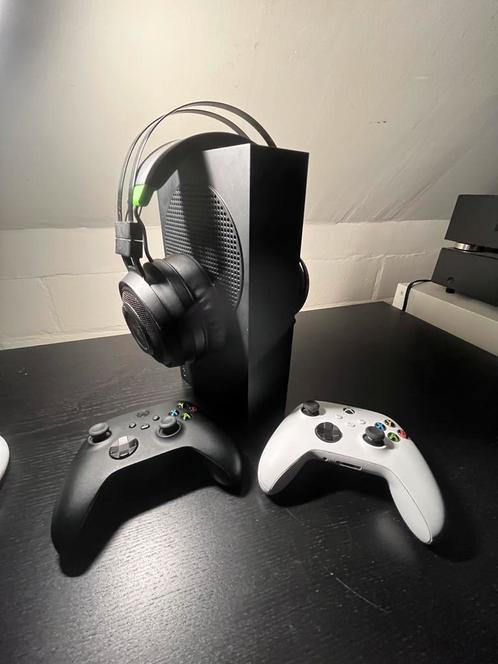 Xbox S 1TB + 2 controllers + headset razer nari (€120), Games en Spelcomputers, Spelcomputers | Xbox Series X en S, Zo goed als nieuw
