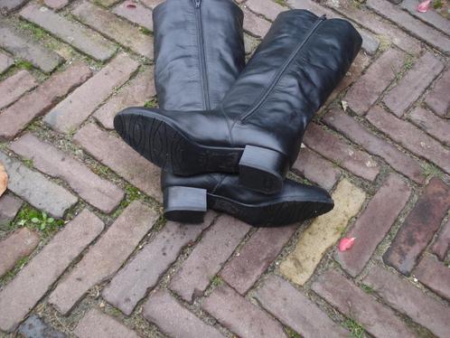 Boots de chambre vintage de luxe en cuir noir livraison grat, Vêtements | Femmes, Chaussures, Comme neuf, Bottes hautes, Noir