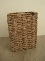 Gevlochten mandje - bakje 27,5 x 21 cm, Gebruikt, Mand, Ophalen of Verzenden, Riet