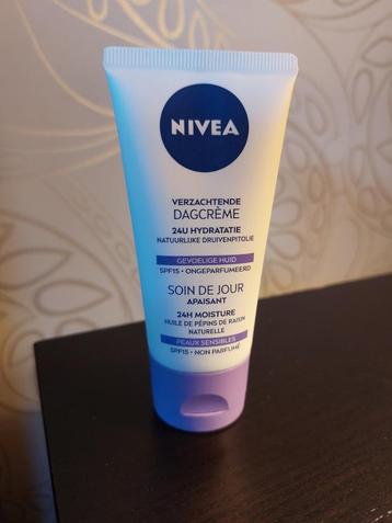 NIVEA Verzachtende Dagcrème met SPF15 beschikbaar voor biedingen