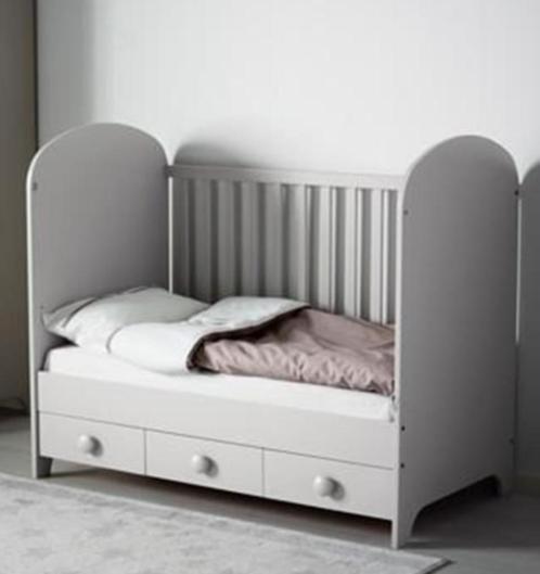 Leuk babybedje, met 3 handige lades., Kinderen en Baby's, Babywiegjes en Ledikanten, Zo goed als nieuw, Ledikant, Ophalen