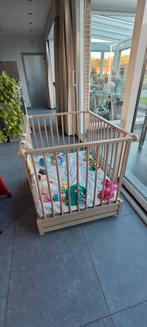 Kinderpark met matras en stootrand in beige kleur., Kinderen en Baby's, Babyparken, Ophalen, Zo goed als nieuw, Rechthoekig, In hoogte verstelbaar