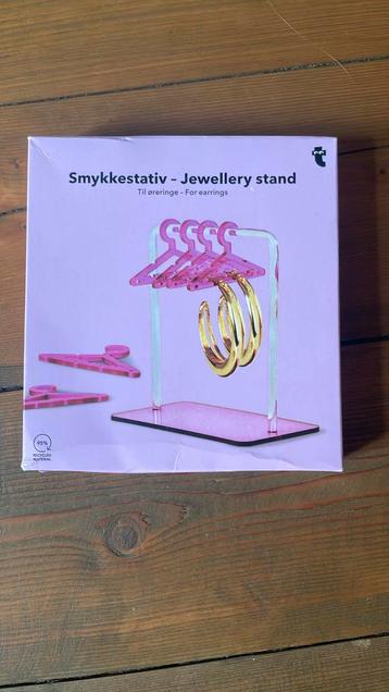 Jewelerry stand flying tiger beschikbaar voor biedingen