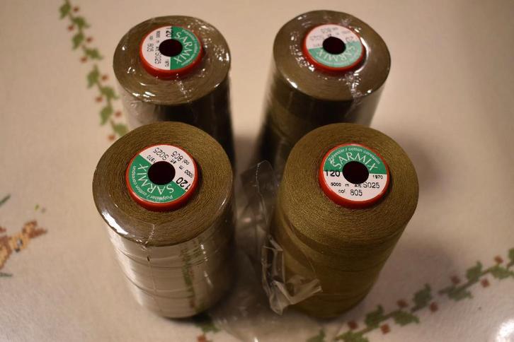 4 konen fijn lockgaren sarmix kaki 120, Hobby en Vrije tijd, Naaien en Fournituren, Nieuw, Garen of Naald(en), Ophalen of Verzenden